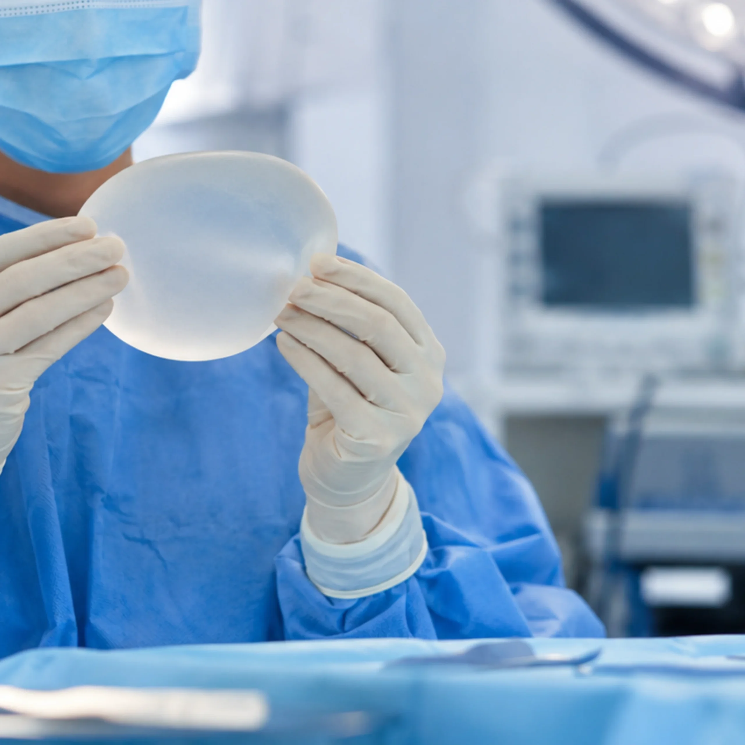 Mamoplastia de aumento y armonización del busto